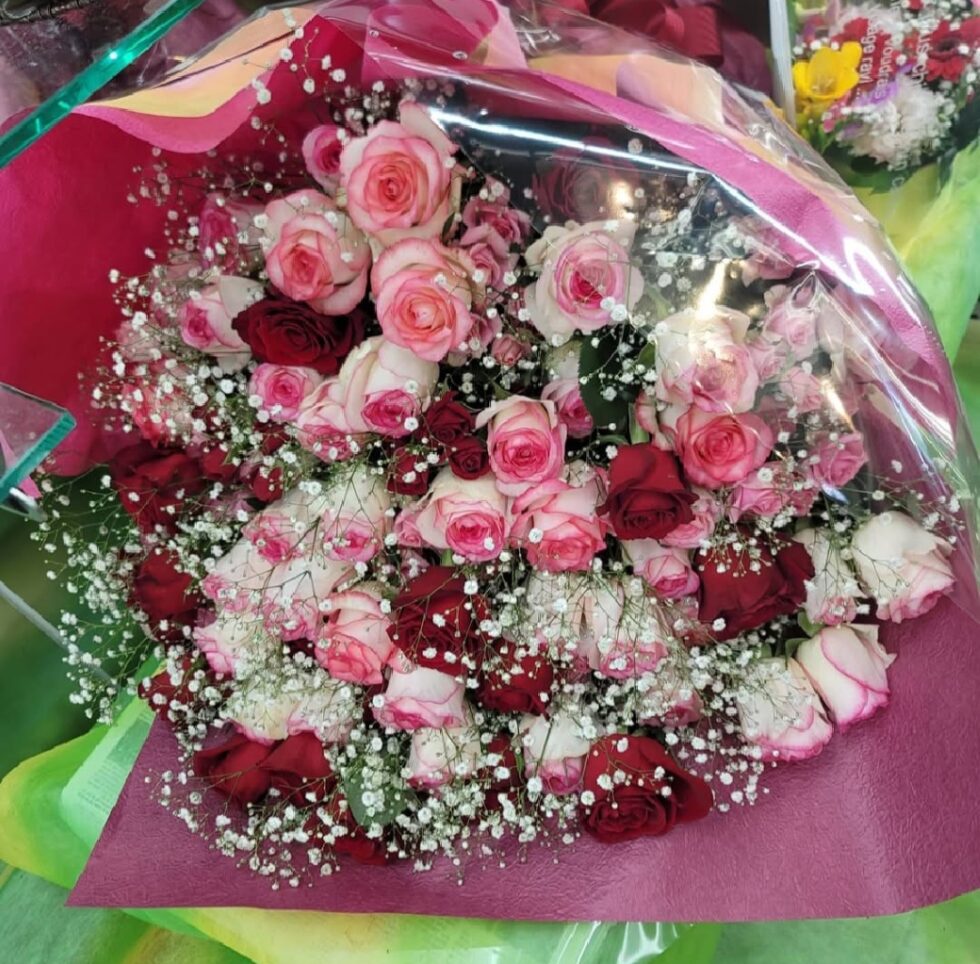 花束31(赤薔薇、ピンク薔薇とかすみ草)