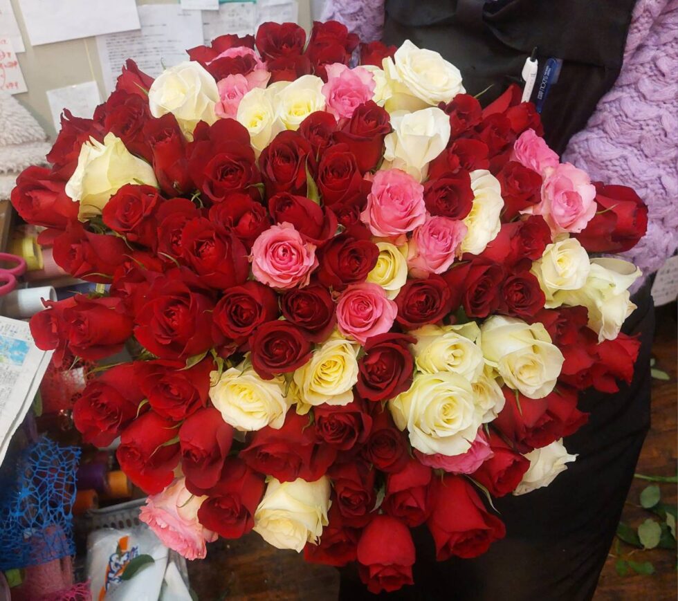花束39(赤薔薇、白薔薇、ピンク薔薇ミックス)